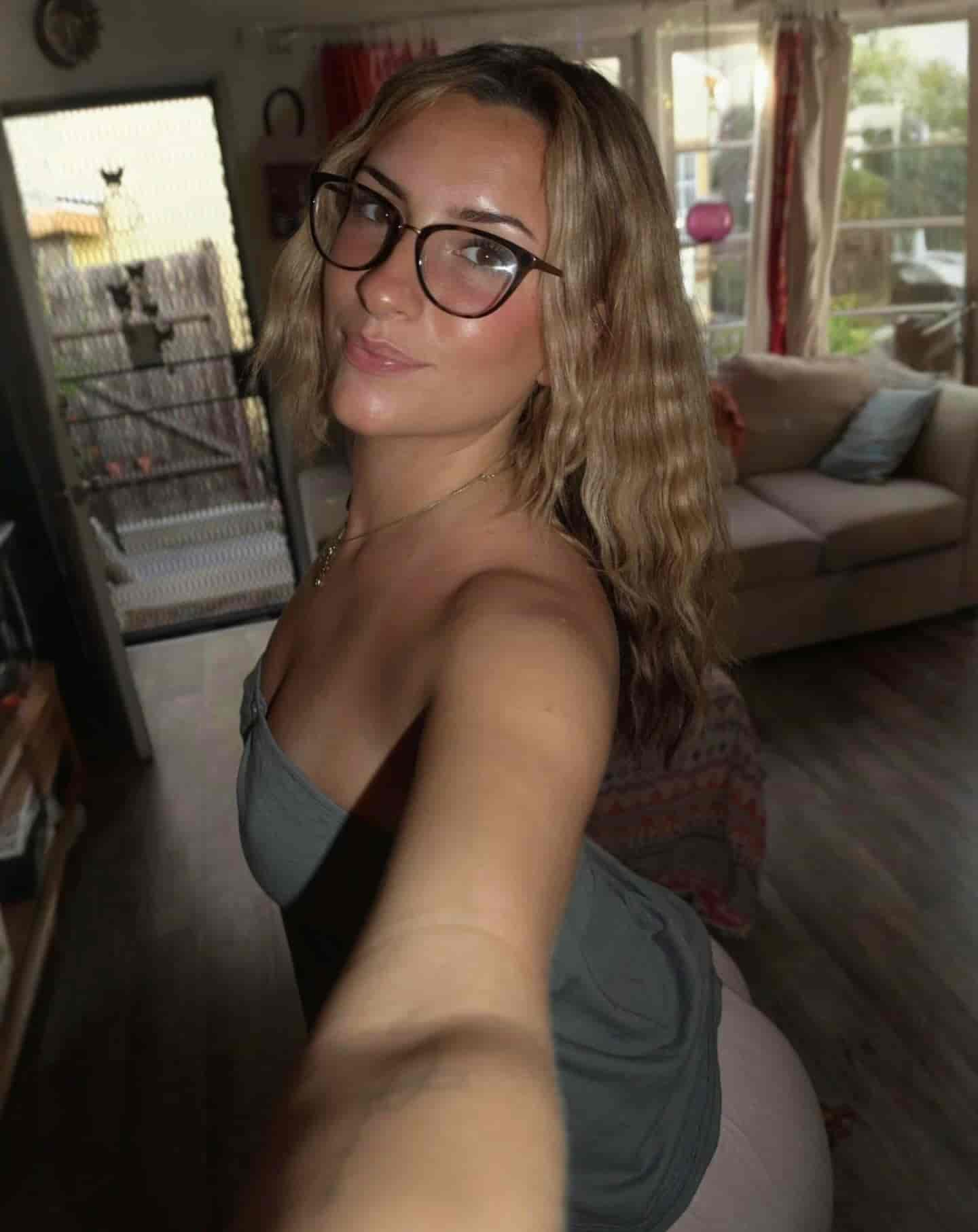 ava dank (4)